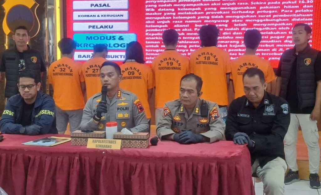 Kapolrestabes Semarang Kombes Pol M. Syahduddi, Kasat Reskrim AKBP Andika Dharma Sena, dalam konferensi pers, Sabtu (3/5/2025).