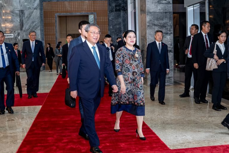 PM China Li Qiang saat berkunjung di Indonesia dan diterima Ketua DPR RI di Jakarta, Minggu (25/5/2025)