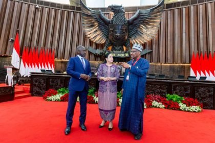 Ketua DPR RI Puan Maharani didapuk sebagai Presiden Uni Parlemen negara-negara yang tergabung dalam Organisasi Kerjasama Islam (OKI), di Gedung DPR, Kompleks Parlemen, Senayan, Jakarta, Rabu (1452025).