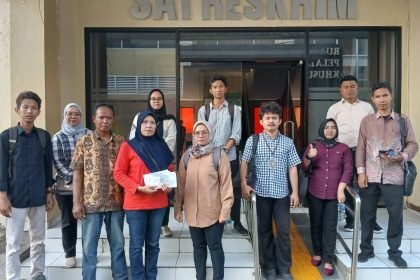 Tim Advokasi May Day Semarang usai mengajukan permohonan penangguhan penahanan tersangka di Polrestabes Semarang. (dok tim advokasi)