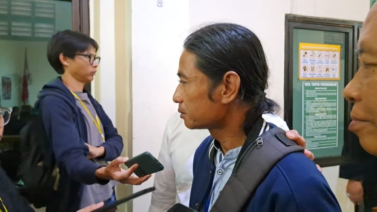 Andi Prabowo, ayah korban penembakan Aipda Robig