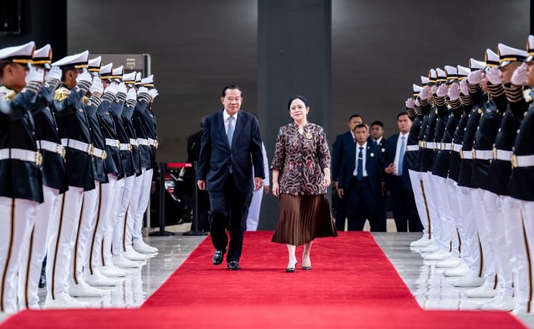 Ketua DPR RI Puan Maharani menerima kunjungan kehormatan Ketua Senat Kerajaan Kamboja, Samdech Akka Moha Sena Padei Techo Hun Sen di Gedung DPR.