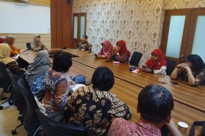Kepala Dinas Pendidikan Kota Surakarta, Dian Renita mengumpulkan seluruh kepala SMPN Surakarta, Kamis (8/5/2025) di Balaikota.