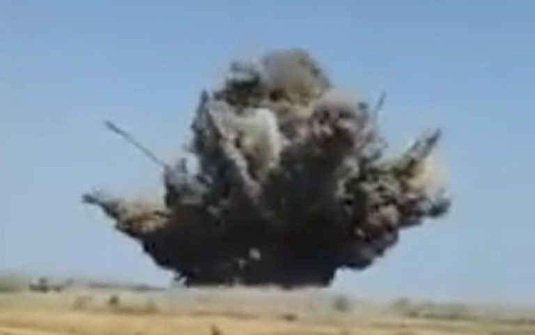 Ledakan pemusnahan amunisi kedaluwarsa milik TNI di Garut.