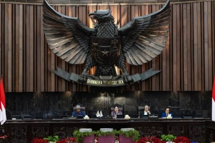 Ketua DPR RI Puan Maharani pimpin sidang Komite Umum (General Committee) Parliamentary Union of the OIC Member States (PUIC) di Ruang Paripurna, Gedung Nusantara, Kompleks Parlemen, Senayan, Jakarta, Rabu (14/5/2025).