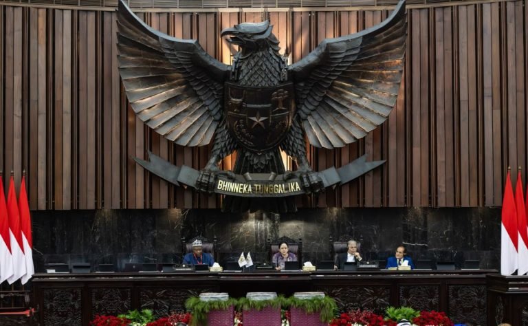 Ketua DPR RI Puan Maharani pimpin sidang Komite Umum (General Committee) Parliamentary Union of the OIC Member States (PUIC) di Ruang Paripurna, Gedung Nusantara, Kompleks Parlemen, Senayan, Jakarta, Rabu (14/5/2025).