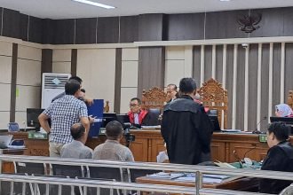 Anggota Gapensi sedang bersaksi di sidang korupsi Mbak Ita