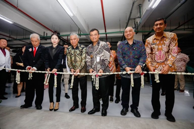 Gubernur Jateng Ahmad Luthfi resmikan ayanan Positron Emission Tomography (PET) Scan di Rumah Sakit (RS) Indriati Solo Baru di Kabupaten Sukoharjo, Jawa Tengah, Kamis (15/5/2025).