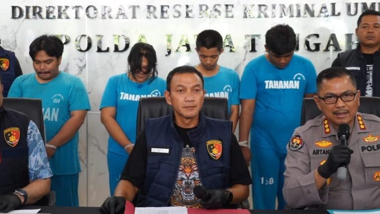 Polda Jateng menunjukkan tampang pelaku pemerasan berkedok wartawan