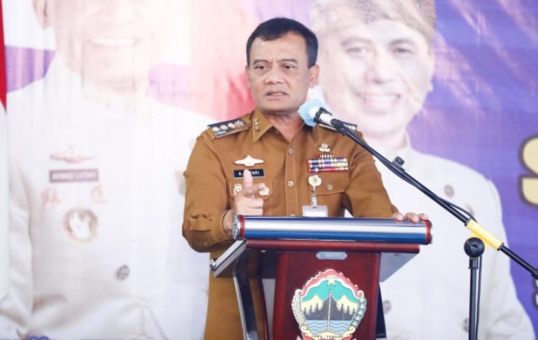 Gubernur Jateng Ahmad Luthfi tunaikan janji politik gratiskan siswa miskin di sekolah swasta.