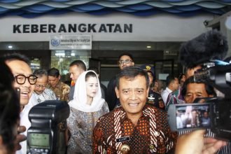 Gubernur Ahmat Luthfi mendampingi pejabat DPR RI dalam kunjungan di Pelabuhan Tanjung Emas Semarang