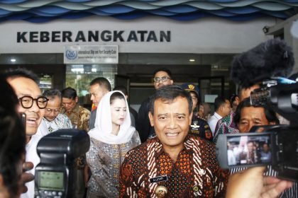 Gubernur Ahmat Luthfi mendampingi pejabat DPR RI dalam kunjungan di Pelabuhan Tanjung Emas Semarang