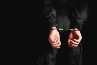 Ilustrasi penangkapan tersangka.