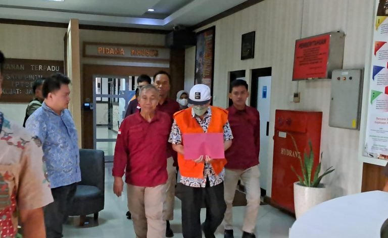 Bos PT Matahari nMakmur Sejahtera ditahan dijebloskan ke bui oleh Kejaksaan Tinggi Jawa Tengah karena korupsi sewa plaza Klaten
