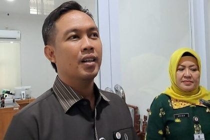 Bupati Cilacap Syamsul Aulia Rachman saat dimintai keterangan awak media