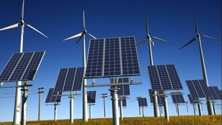 Ilustrasi pembangkit listrik Energi Baru Terbarukan (EBT) menggunakan tenaga surya dan kincir angin.