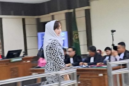 Kepala Bapenda Kota Semarang, Indriyasari usai bersaksi di sidang Mbak Ita dan Alwin di Pengadilan Tipikor Semarang, Senin (3062025). (bae)