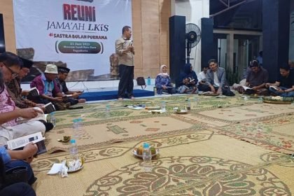 Ketua tim mediator konflik Wadas, Imam Aziz, memberikan sambutan saat peluncuran buku 'Catatan dari Wadas'.