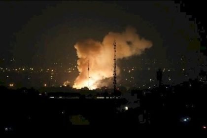 Ledakan di wilayah Iran yang berasal dari serangan udara Israel.