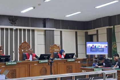 Majelis Hakim Pengadilan Tipikor Semarang memvonis dua setengah tahun penjara bagi kontraktor PT Deka Sari Perkasa Rahmat U Jangkar meski belum sempat serahkan uang suap ke suami mantan Walikota Semarang Hevearita G Rahayu, Alwin Basri