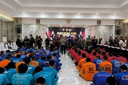 Jajaran Polda Jateng menangkap 916 preman dalam Operasi Aman Candi 2025. Polisi menyebut, 33 preman yang ditangkap terafiliasi dengan 11 ormas.