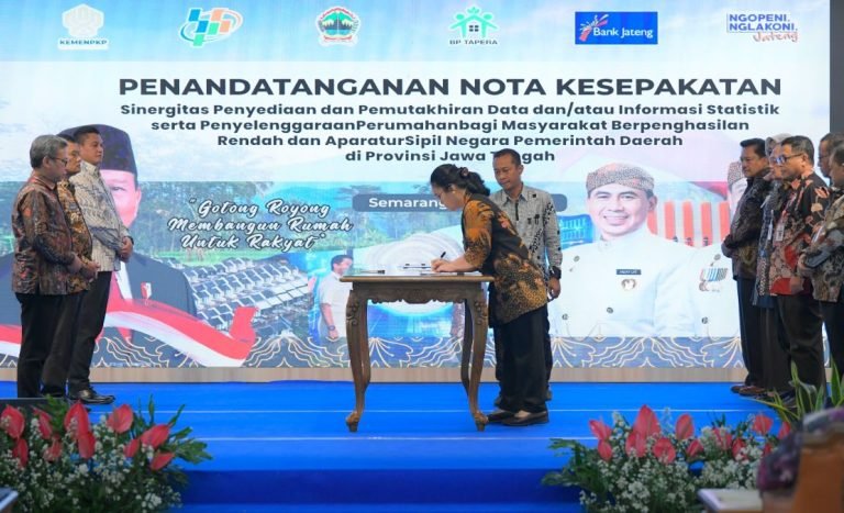Wali Kota Semarang Agustina Wilujeng Pramestuti, menghadiri prosesi penandatanganan nota kesepakatan (Memorandum of UnderstandingMoU) yang dilakukan antara Pemerintah Provinsi Jawa Tengah dengan Kementerian Perumahan dan Kawasan Permukiman (PKP) terkait bidang perumahan pada Jumat (206) di Gedung Gradhika Bhakti Praja, Semarang.