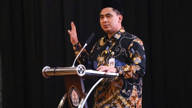 Wakil Gubernur Jawa Tengah, Taj Yasin saat menjadi keynote speech pada seminar “Menghadapi Tantangan Radikalisasi dalam Mempertahankan Ideologi Negara” di kampus FISIP Universitas Diponegoro (Undip) Semarang, pada Sabtu (14/6/2025).