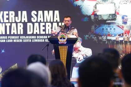 Gubernur Jateng Ahmad Luhtfi memberi sambutan dalam acara Musda HIPMI Jateng di Semarang, Selasa (17/6/2025). (humas pemprov)