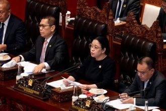 Ketua DPR RI Puan Maharani bersama pimpinan dewan lainnya memimpin Sidang Paripurna DPR RI Masa Persidangan IV Tahun Sidang 2024-2025 di Kompleks Parlemen Senayan Jakarta.