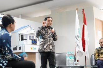 General Manager PLN Icon Plus SBU Regional Jawa Bagian Tengah, Arif Rohmatin, memberikan sambutan saat PLN Icon Plus SBU Regional Jawa Bagian Tengah menyelenggarakan kegiatan media visit sebagai bentuk apresiasi dan penguatan hubungan kemitraan bersama insan media, Rabu (25/6/2025). (wis)