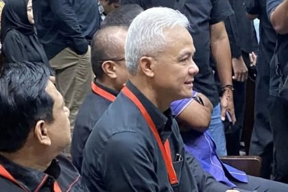 Ketua DPP PDIP Ganjar Pranowo hadiri sidang Hasto Kristiyanto di Pengadilan Tipikor Jakarta, Kamis (12/6/2025).