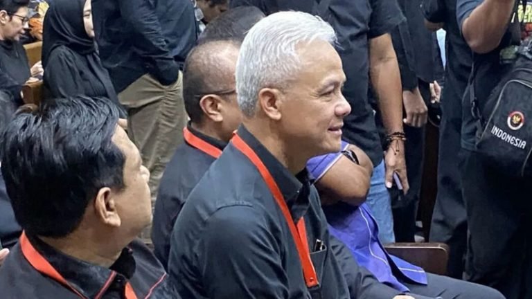 Ketua DPP PDIP Ganjar Pranowo hadiri sidang Hasto Kristiyanto di Pengadilan Tipikor Jakarta, Kamis (12/6/2025).