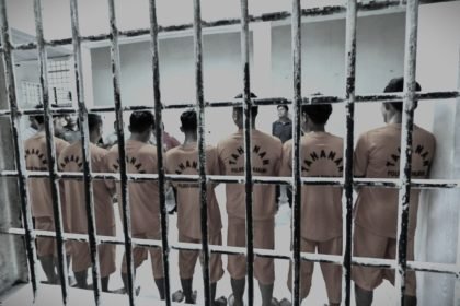 Ilustrasi penjahat pelaku tindak pidana atau kriminal, yang berada di dalam penjara.