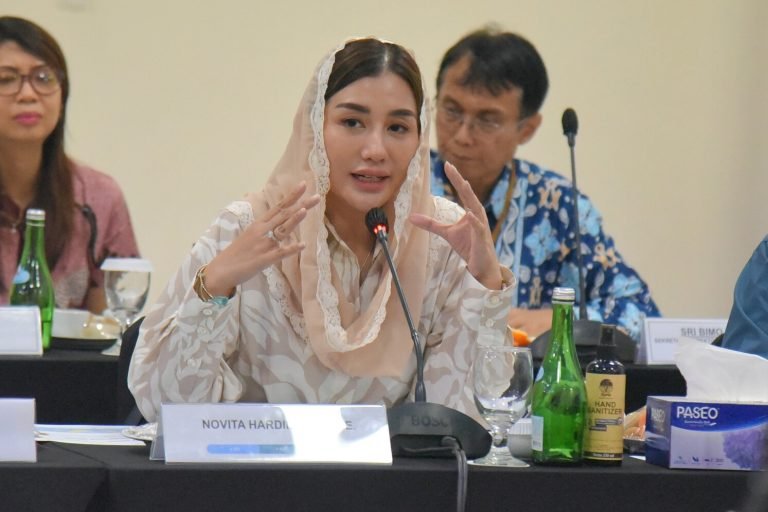 Politisi PDI Perjuangan yang juga Anggota Komisi VII DPR RI Novita Hardini meminta industri semen jadi pelopor terwujudnya target Net Zero Emissions 2060.