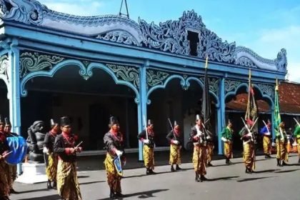 Ilustrasi Abdi Dalem Keraton Solo atau Keraton Surakarta Hadiningrat.