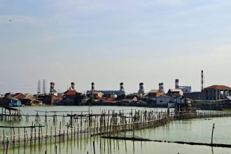 Kondisi perkampungan di wilayah pesisir Senmarang, di Kelurahan Tambakrejo Kecamatan Semarang Utara. Tambak yang tidak lagi produktif, dan ancaman genangan rob yang menghantui sehari-hari. Foto: BAE