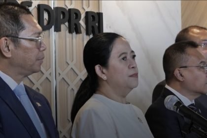 Ketua DPR RI Puan Maharani dan pimpinan DPR lain menyampaikan keterangan pers setelah rapat paripurna.