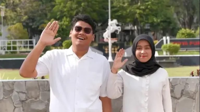 Ketua dan Wakil Ketua BEM Undip, Aufa Atha Ariq Aoraqi dan Khayimas Atha Chisbaini.