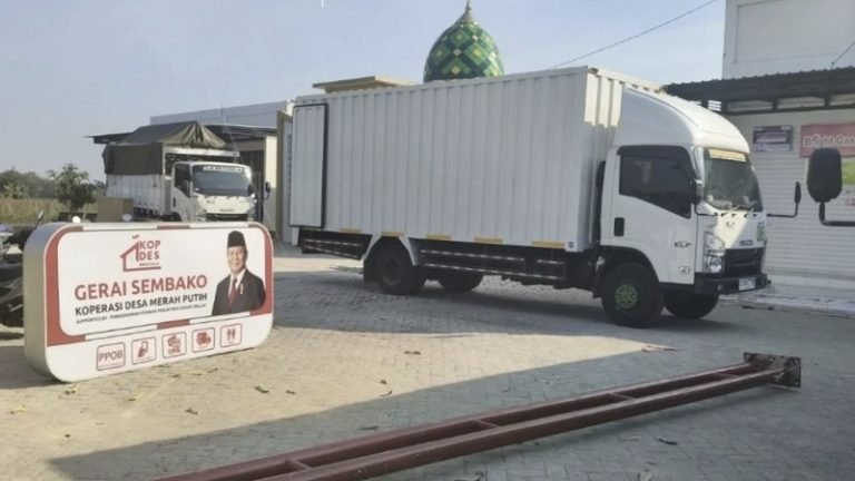 Koperasi Desa Merah Putih (KDMP) Desa Pucangan, Kecamatan Montong, Tuban, Jawa Timur, ditutup sehari setelah diresmikan. Padahal KDMP Pucangan adalah Koperasi Merah Putih Percontohan