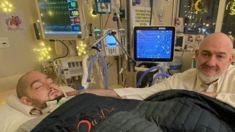 Pangeran Arab Saudi, Al Waleed bin Khalid meninggal dunia pada Sabtu (19/7/2025) usai koma 20 tahun.