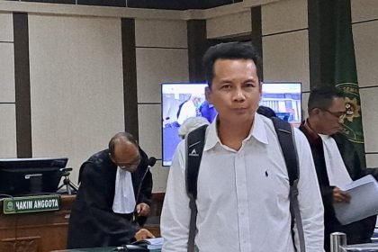 Terdakwa korupsi proyek Jembatan Merah Purbalingga, Zaini Makarim saat menjalani sidang di Pengadilan Tipikor Semarang. (bae)