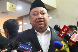 Wakil Ketua Komisi X DPR RI Lalu Hadrian Irfani menilai, SMKN Jateng layak menjadi prototipe pendidikan nasional. Hal itu diungkapkannya setelah berkunjung ke Semarang, Jumat (25/7/2025)