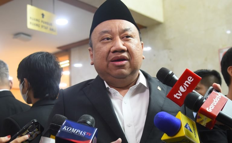 Wakil Ketua Komisi X DPR RI Lalu Hadrian Irfani menilai, SMKN Jateng layak menjadi prototipe pendidikan nasional. Hal itu diungkapkannya setelah berkunjung ke Semarang, Jumat (25/7/2025)