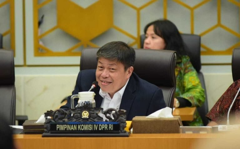 Wakil Ketua Komisi IV DPR RI Alex Indra Lukman menilai, kebijakan tarif dagang 0% barang asal AS ke Indonesia, diyakini mengancam kedaulatan pangan, terutama nasib petani dan peternak dalam negeri