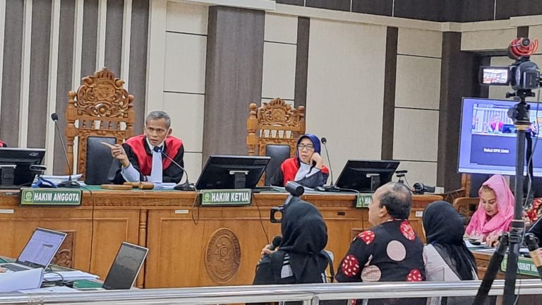 Tiga pejabat Bapenda Kota Semarang bersaksi di sidang korupsi Mbak ita di Pengadilan Tipikor Semarang, Senin (7/7/2025). (bae)