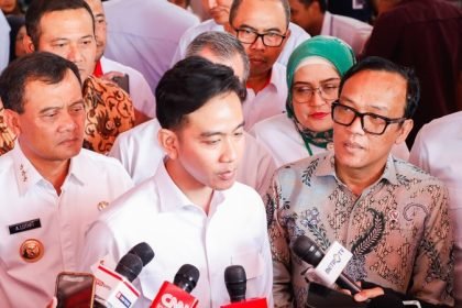 Wapres Gibran Rakabuming Raka meninjau pencaira. BSU di Boyolali, Jumat (18/7/2025). (humas pemprov)