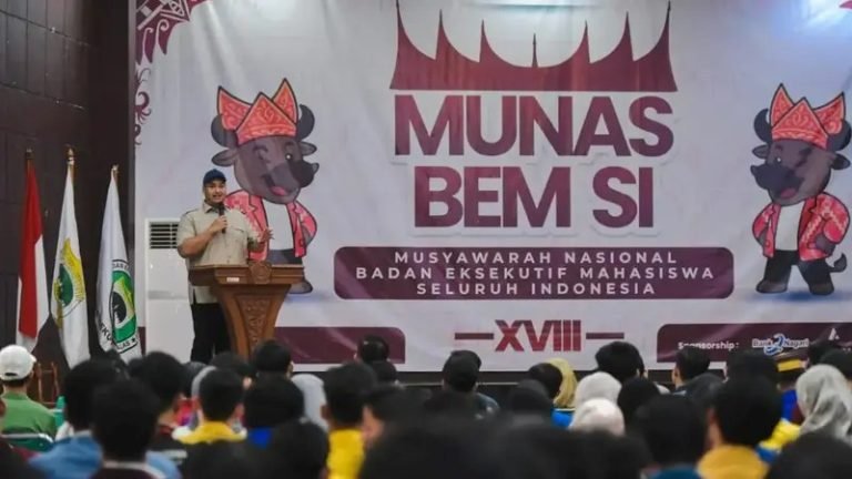 Menpora membuka Munas BEM SI Kerakyatan di Sumatra Barat. BEM Unissula pun mundur dari keanggotaan BEM SI menyusul BEM Undip dan BEM UGM. Foto: dok/ist.