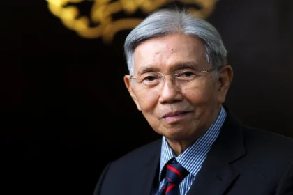 Ekonom senior Kwik Kian Gie, meninggal pada usia 90 tahun.