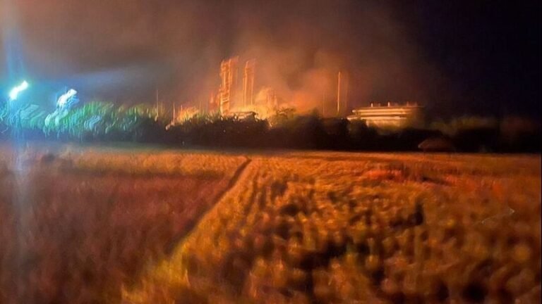Sumur Pertamina di Subang mengalami kebocoran pipa hingga menimbulkan ledakan, Selasa (5/8/2025). Dua pekerja jadi korban.