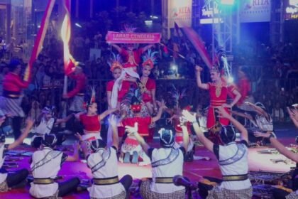 Penampilan Grup Kenthongan Garuda Mas Rawalo keluar sebagai Juara 1 dalam Festival Kenthongan 2025 di Alun-alun Purwokerto. Foto: dok.